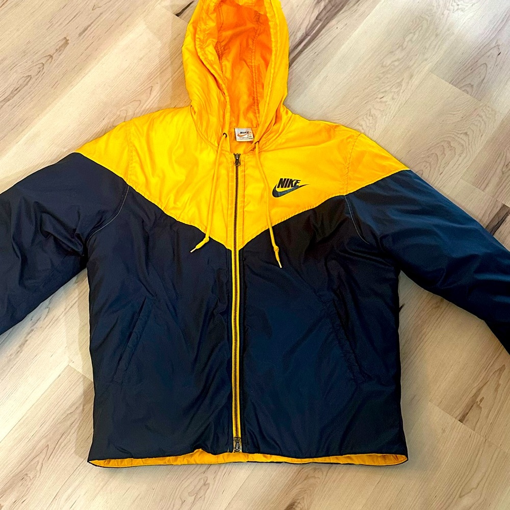 Nike men’s quilted zip up jacket with hood and ribbed Lining